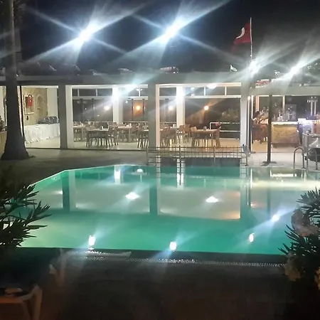 מלון Cemre טורגוטריס